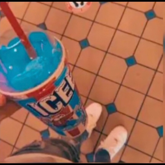 Meet your Posher, Kumi - Picture 1 of 1